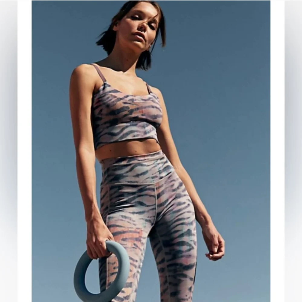 NWT FP Movement Beat The Heat Reversible Sports Bra & Leggings Set Tiger Combo - Picture 11 of 11